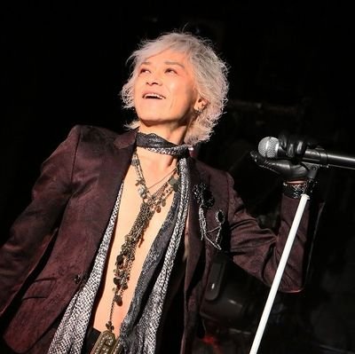 歌手・ボイストレーナー。1995年WILD STYLEでメジャーデビュー。カメリアダイヤモンドCMソング「誰よりも君だけに」等がヒット。神奈川県横浜市青葉区にて音楽スタジオStudio Roseを経営。ゴリパラキッズ。