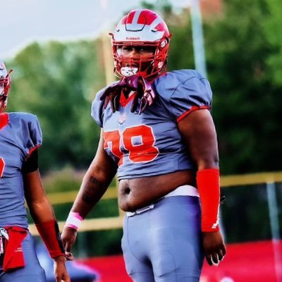 Prayed up ✝️ 6’5 305 lb Defensive Tackle and Right Guard | Lord Botetourt High School | Class of 2024 | https://t.co/vsa4JN5FLk