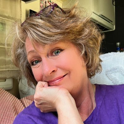 Motorhome Obsessed 🚐 | 👵🏻 @ Midlife 🐌 | 📍Road = Home |🇳🇴 Norway lover | 🎤 Music addict | 🌈 ⚢ | 💉 PalliativeCareNurse | DELA ⚰️| Purple 💜