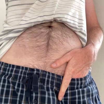 NSFW 🔞 | bi curious | 🇨🇭 | open to chats | sometimes naughty 😅 |  would love to be naked more often | #teamuncut #hairy #foreskin