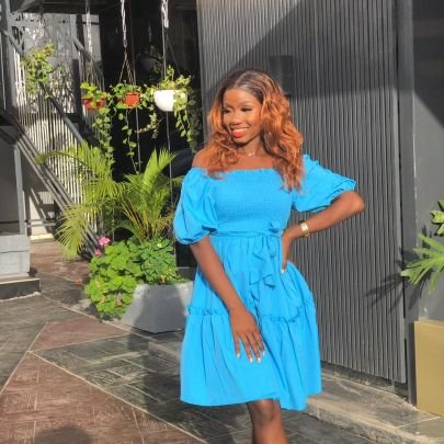 licia_official's profile picture. There’s always light at the end of the tunnel✨stay positive❤️