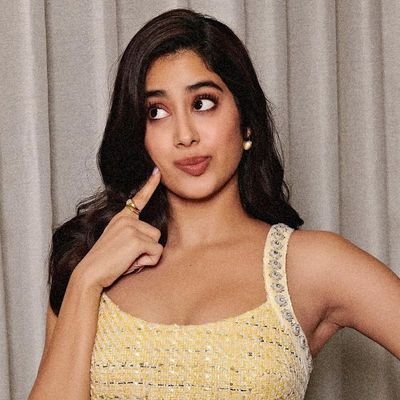 A shy Introvert Girl👩‍🦰 who loves our Hindu Culture Proudly.. 💗💗  Fan of Jahnvi Kapoor and I am obsessed with her 🥰🥰🥰