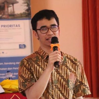 Thinker | Kadang serius, banyak bercanda. Suka bahas hukum, politik, olahraga. Masih banyak belum tahunya.