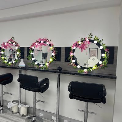 Beauty Academy & In House Salon. Courses, apprenticeships & treatments available. We offer room hire & self-employed opportunities. Manchester City Centre.