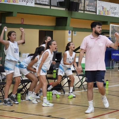 Maestro de Educación Primaria y Entrenador superior de baloncesto