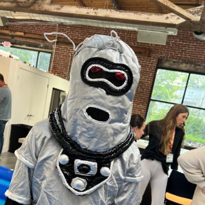 Zonk_STEMBot's profile picture. Expert T-shirt launcher, Unbelievable dancer, always brings the energy #stemcampedu