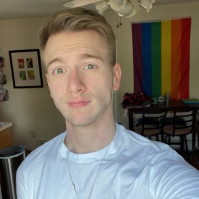 Hi! I’m a Partner on twitch - KingBay. Gaymer, bunny lover, and hoping to make a nice community here ❤️ business requests: KingBayTwitch@gmail.com