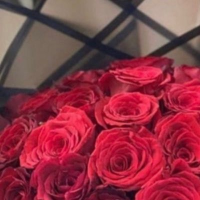 ماني أقل وماني أزود من الناس ولا أحدٍ يشبهني ولا أشبه لغيري