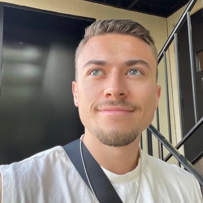 thecrabbyjlo's profile picture. 