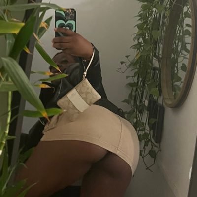 24 💕 // bad bitch with the tight fit extra slip faucet drip candy kit // have fun with me 🍑💦 // dm for personals/requests 🫶🏾