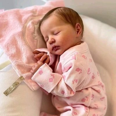 they still available 
19 inches (48cm) similar newborn baby size This beautiful baby is 
Made of soft Ecoflex 20 Platinum-cure silicone.
Body poured in one pie