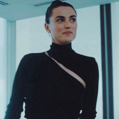 Fake (RP)• DC OC• Metahuman• Shifter/Impersonator• Prefers to take the form of Lena Luthor.•Shipped with @FuturesSuper