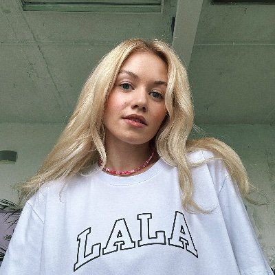 emiliakaplan's profile picture. ig @emiliakaplan