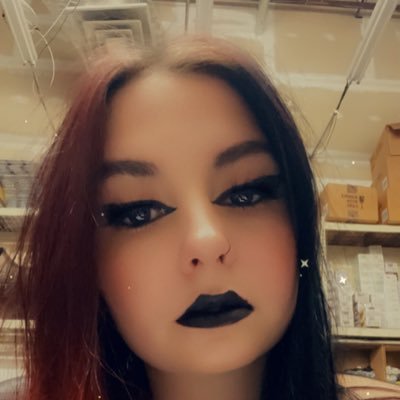 hannah_ensslin's profile picture. hi I’m Hannah and I’m 20, I’m bisexual( prefers women)and nonbinary pronouns are they/them.