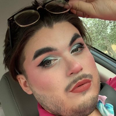 27 | He/They | I like makeup and looking pretty while doing it | The Bitch You Know As Sparkles Is Back | Business Email: thepastelprx@gmail.com |