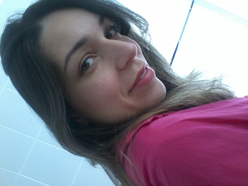 Adoro moda e sou viciada em compras pela internet. Compartilho meus achados virtuais no blog EU COMPREI NA NET,  siga-me os bons!