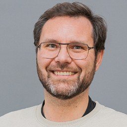 daZwiafl's profile picture. Passionate about public transport IT