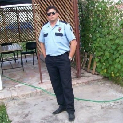 m_konak's profile picture. Hayalim; küçük bir çocuğa "ne kadar seviyorsun" dediğinde, 
açıp elini iki yana "işte bu kadar" derken ki o masum sevgiyi bulmaktı.❣️❤❣️