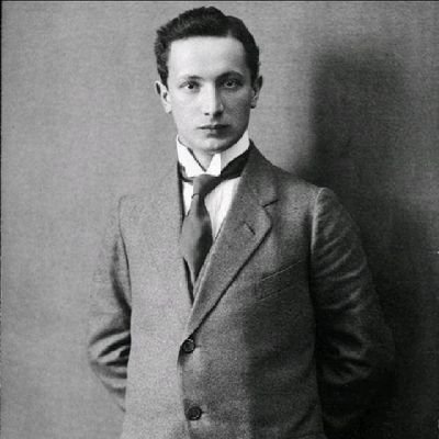 Noober1990's profile picture. 一种较高端的人类。

A higher-end human being.