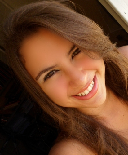 17 anos, Filha de Jó, Leonina, Sonhadora, Otimista, Orgulhosa, Persistente, Bem humorada, Carinhoosa, Chata e muito Teimoosa '-'