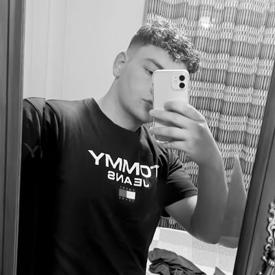 Adriimartiin20_'s profile picture. 