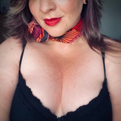 Here for fun. Secret account, hubby doesn’t know! Just a normal housewife with a passion for posting pics of my boobs! Abusive DMs will be reported and blocked.