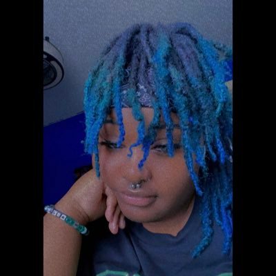 dnae_v's profile picture. 🖤.