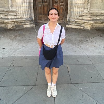 🩵 investigant sobre pràctiques tèxtils i pràctiques artístiques feministes i lesbianes a la @UniBarcelona 🪡 she/her