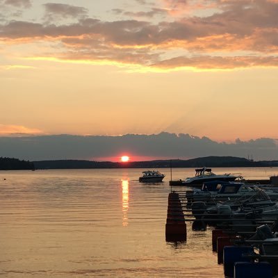 Heka99's profile picture. Pientä uteliaisuutta asiaan kuin asiaan.