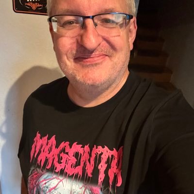 Papa (Kind, Katze, Kater), #KielAhoi #magenta Herzblut (Baskets und Büro) #lovemagenta #proudtobeT #HEARTBerg 👨‍👦😸😸🏀⚓️
