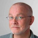 levensgenieter, Solution Architect bij het CBS, muziekliefhebber (jazz en klassiek), munten- en bakelietverzamelaar, veganist, hij/hem