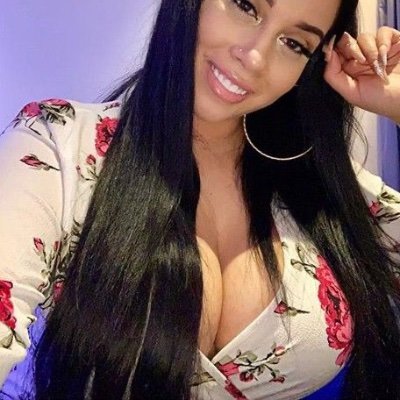 Sankt-Peterburgdagi yalangoch qizlarning fotosuratlari