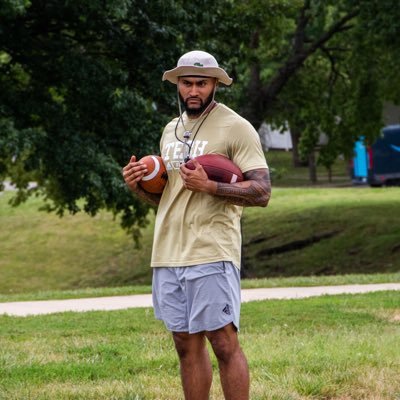 Western Alum🎓Man of God 🙏🏾Poly Pride 🌴| Coach Carson @KIPP LEGACY HIGH SCHOOL | GO GATORS 🐊🧡🤍💚