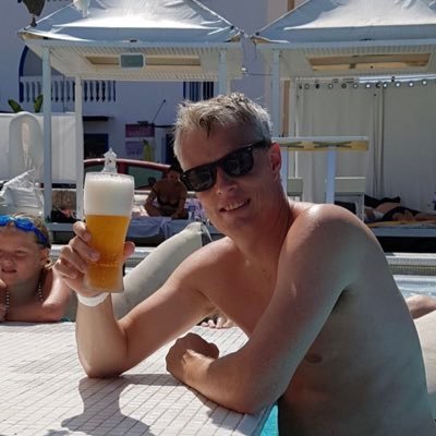 Hobby's: voetbal, werk en plezier in het leven. Motto: kijk vooruit en verwelkom ontwikkelingen /vernieuwing! tweets zijn mijn persoonlijke mening. Groninger 👍