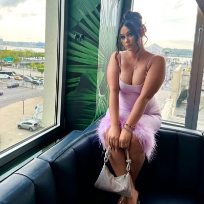 v_caswell's profile picture. ig: v__caswell