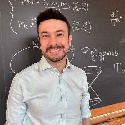 Italian-American Astrophysicist 🔭 @Harvard and @CenterForAstro studying black holes in far, far away galaxies. Storyteller at TED-Ed and Scientific American.