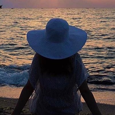 Js8Khadija's profile picture. 