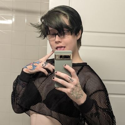 18+ Only 🔞
Trans Girl! (She/Her) 🥳
DMS ARE FOR CUSTOMS/SHOOTING REQUESTS 😋
Kinky / Switch / Poly 😜
Austin Based 🦿
Srsly DMs are if you're serious wahoo