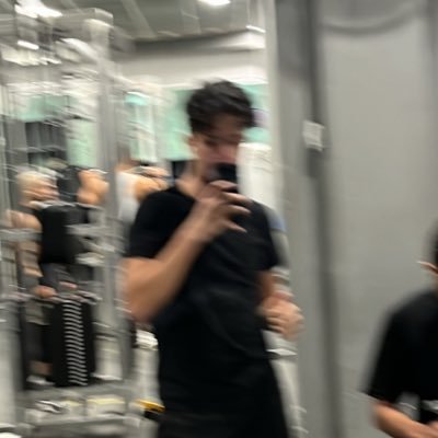 carlitroosssss's profile picture. no