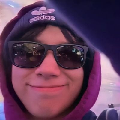 24 | she/her | Quackity + QSMP (I may or may not have a big brain for theorising about QSMP) FR/ENG/中 + Learning Spanish | also at @Gaelleilei