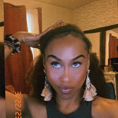 blosssomm_'s profile picture. 