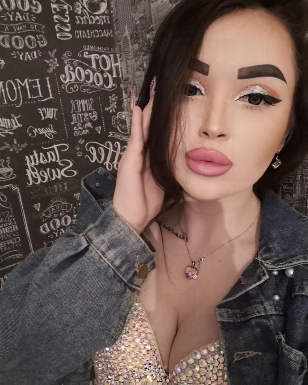 Anna11537279470's profile picture. 🍦Ice cream, beach, and romance 🍨 🌟🔥 Follow me to a romantic adventure! 🔥🌟