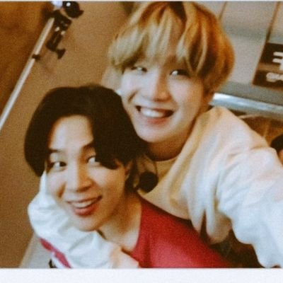 vaaprs's profile picture. 𝐂𝐥𝐲𝐧𝐨𝐩𝐡𝐢𝐥𝐞ೀᶻ 𝘇 𐰁๋࣭ ⭑