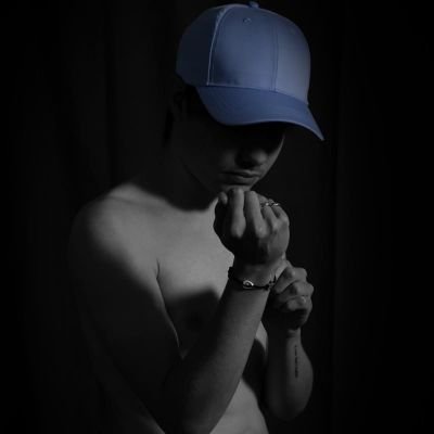 MrBlue_Cap's profile picture. 🏳️‍🌈🏴󠁧󠁢󠁷󠁬󠁳󠁿🔞Model as a hobby, sometimes naked, sometimes having sex with my blue cap 🧢 😏🔞DM me about getting my uncensored vids and pics! 👀