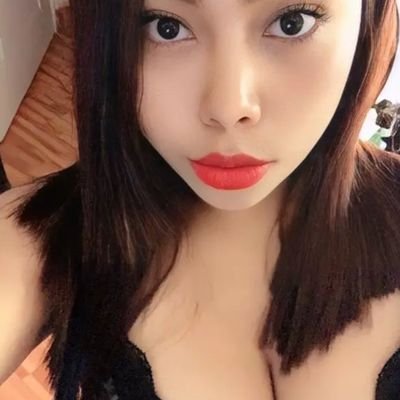 YumiJacotey's profile picture. Walking under the lotus meadow 🌺💌