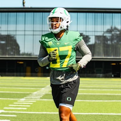 DB @oregonfootball ||4.08 GPA||5’10 182||