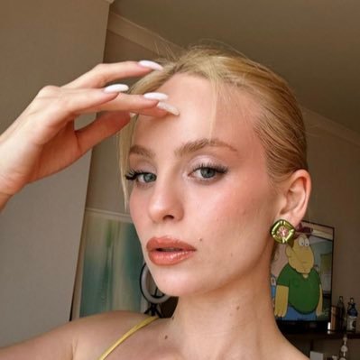 AybukeCemreee's profile picture. @cemresolmaz