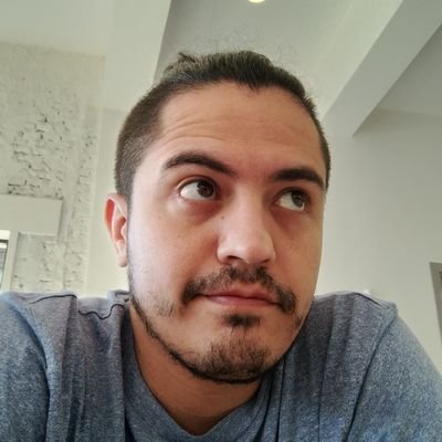 Diseñador trágico y Standapero. Nada se pierde, todo se deforma. Si las cosas terminan sin ser claras, estan guardando para la segunda temporada.