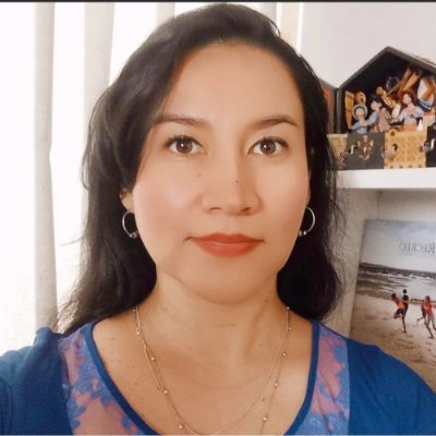 Comunicadora social, recientemente graduada como programadora, y con conocimientos de diseño gráfico.