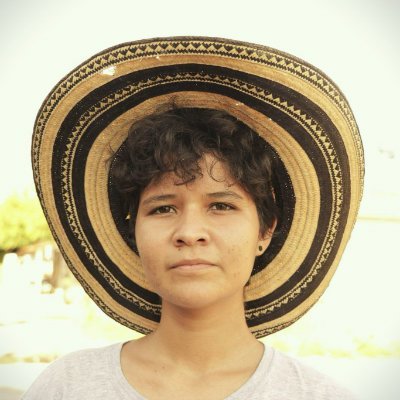 Poeta del género. Construyo feminismos en @caribenxs. Dupla LBT @InstanciaGenero. Sentipensares personales. Del lado palestino de la vida.
Elle/ella
🟡⚪🟣⚫